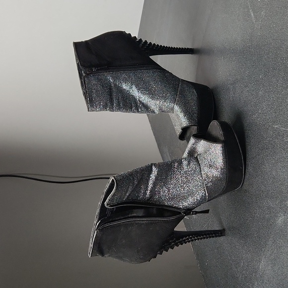 RACHEL Rachel Roy Kassey Booties size 7.5 - Picture 5 of 5